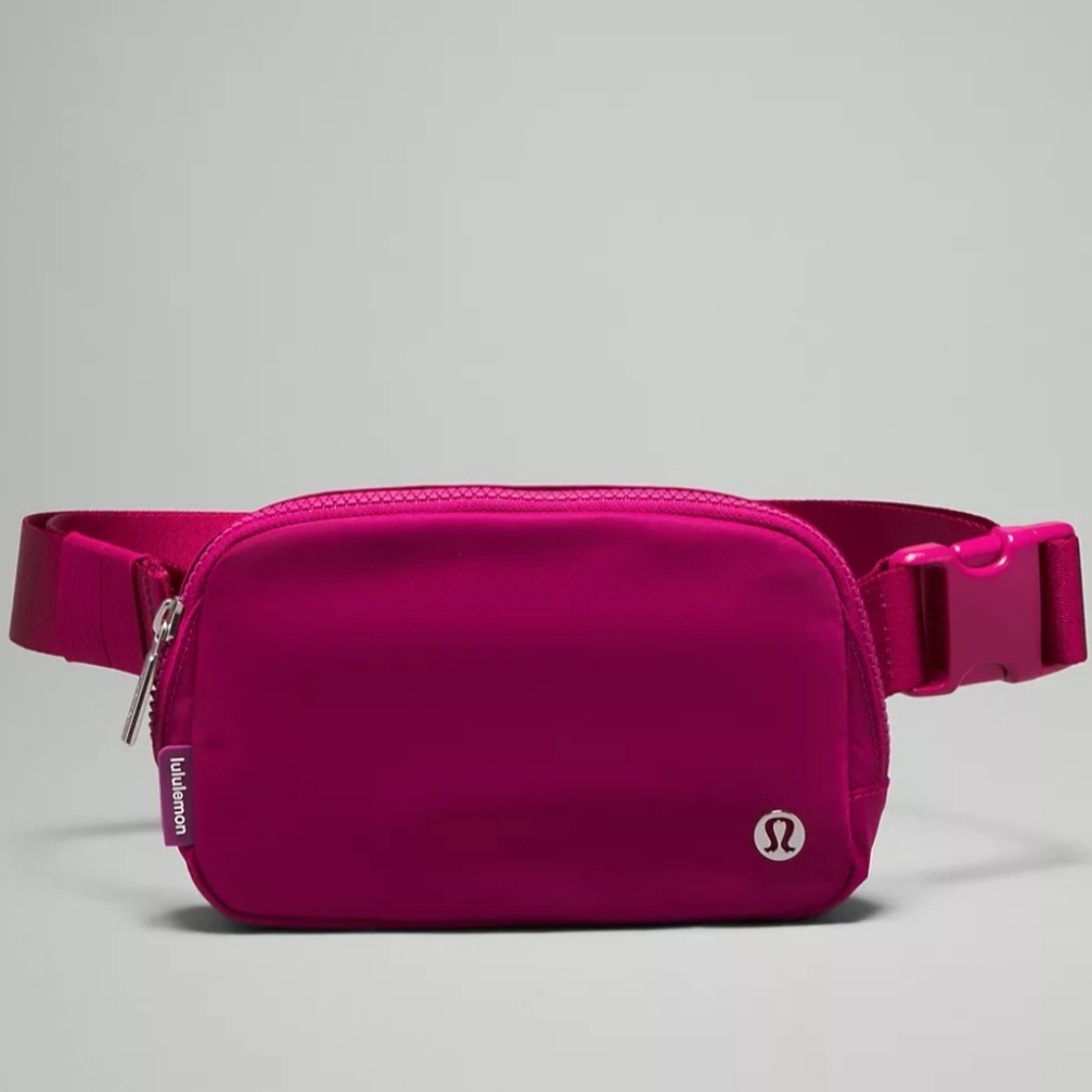 Lululemon Everyday Belt Bag Wild Berry 1L NWT